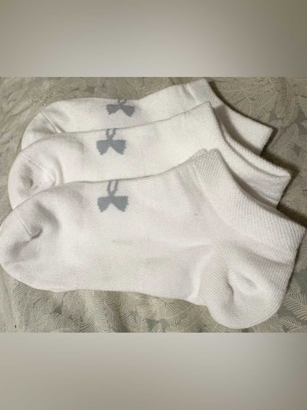 NWOT Women's White Ankle Socks with Gray Bow Accent - 3 Pack